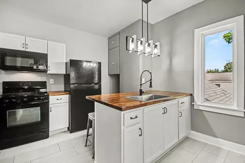 Kitchen - 646 Webster St, Ottawa, IL 61350 photo 1 of 4
