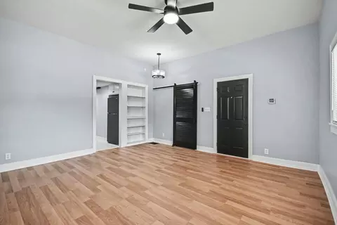 Living - 646 Webster St, Ottawa, IL 61350 photo 2 of 6