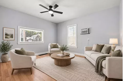 Living - 646 Webster St, Ottawa, IL 61350 photo 3 of 6