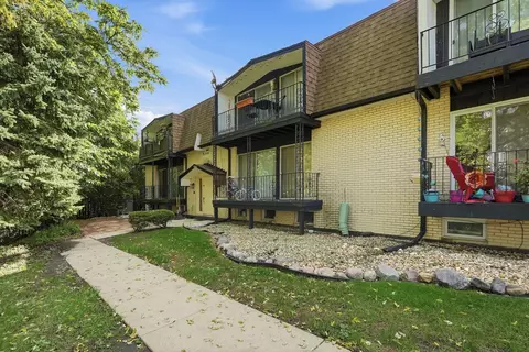 5633 Edge Lake Dr, Oak Lawn, IL 60453