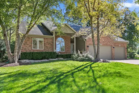 1000 Dakota Dr, Woodstock, IL 60098