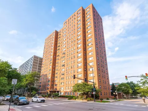 2909 N Sheridan Rd #1907, Chicago, IL 60657