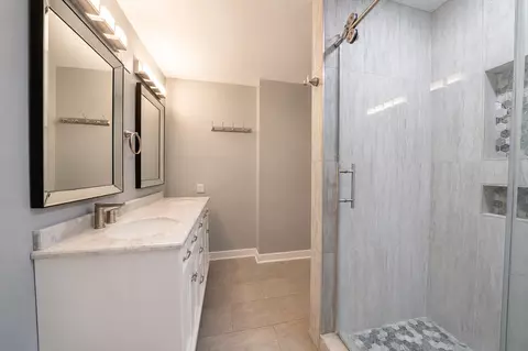 Bath - Undisclosed, Chicago, IL 60646 photo 2 of 3