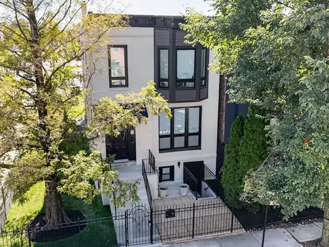 2703 W Warren Blvd, Chicago, IL 60612