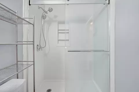 Bath - 1840 Kendall Ridge Blvd, Plainfield, IL 60586 photo 3 of 4