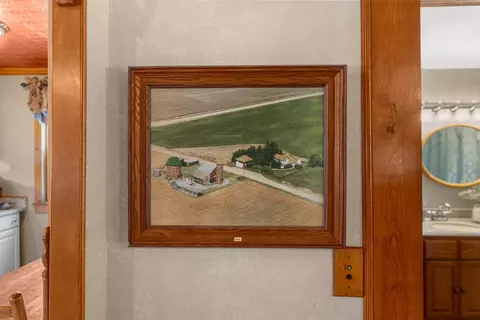 Entry Way - 1392 Red Brick Rd, Dixon, IL 61021 photo 5 of 8