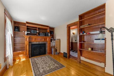 Living - 1392 Red Brick Rd, Dixon, IL 61021 photo 2 of 2