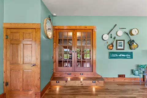 Entry Way - 1392 Red Brick Rd, Dixon, IL 61021 photo 1 of 8