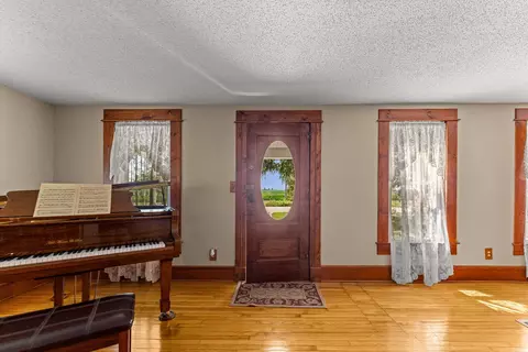 Entry Way - 1392 Red Brick Rd, Dixon, IL 61021 photo 7 of 8