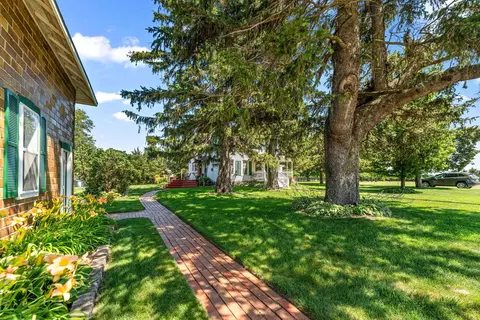 Exterior - 1392 Red Brick Rd, Dixon, IL 61021 photo 8 of 16