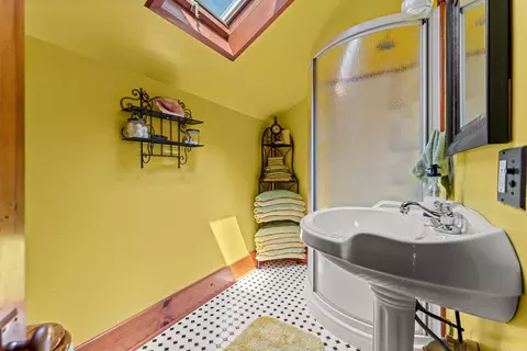 Bath - 1392 Red Brick Rd, Dixon, IL 61021 photo 1 of 3