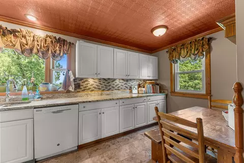 Kitchen - 1392 Red Brick Rd, Dixon, IL 61021 photo 3 of 4