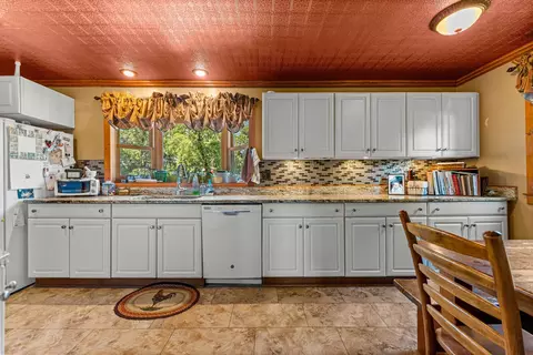 Kitchen - 1392 Red Brick Rd, Dixon, IL 61021 photo 4 of 4