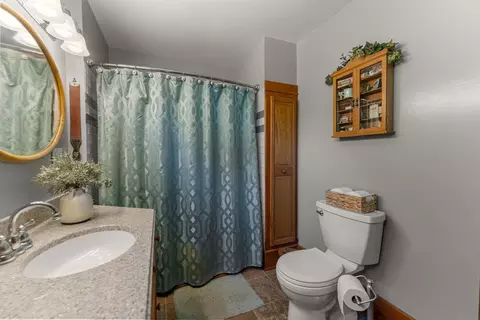 Bath - 1392 Red Brick Rd, Dixon, IL 61021 photo 3 of 3