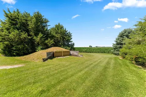Exterior - 1392 Red Brick Rd, Dixon, IL 61021 photo 13 of 16