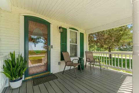 Exterior - 1392 Red Brick Rd, Dixon, IL 61021 photo 5 of 16