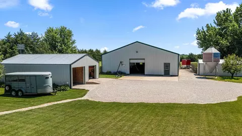 Exterior - 1392 Red Brick Rd, Dixon, IL 61021 photo 3 of 16