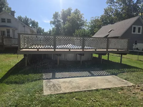 Exterior - 100 W Charles St, Mclean, IL 61754 photo 3 of 4