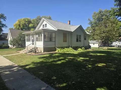 100 W Charles St, Mclean, IL 61754