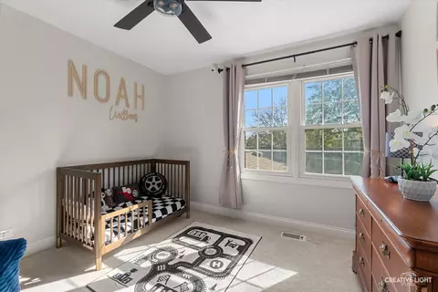 Bedroom - 1045 Wheaton Oaks Dr, Wheaton, IL 60187 photo 2 of 2