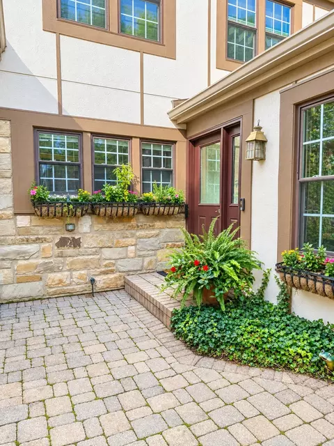 Other - 1045 Wheaton Oaks Dr, Wheaton, IL 60187 photo 1 of 8