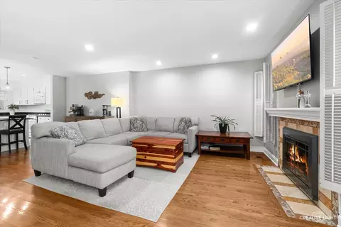 Living - 1045 Wheaton Oaks Dr, Wheaton, IL 60187 photo 2 of 2