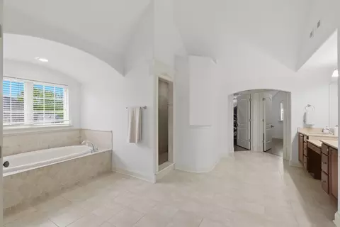 Bath - 24821 W Easy St, Plainfield, IL 60586 photo 2 of 3