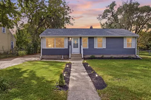 9224 Baldwin Dr, Machesney Park, IL 61115