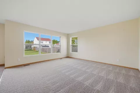 Living - 515 Meadow Ln, Harvard, IL 60033 photo 8 of 11
