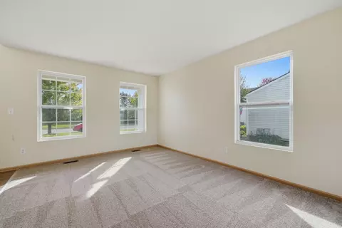 Living - 515 Meadow Ln, Harvard, IL 60033 photo 11 of 11