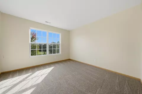Bedroom - 515 Meadow Ln, Harvard, IL 60033 photo 5 of 7