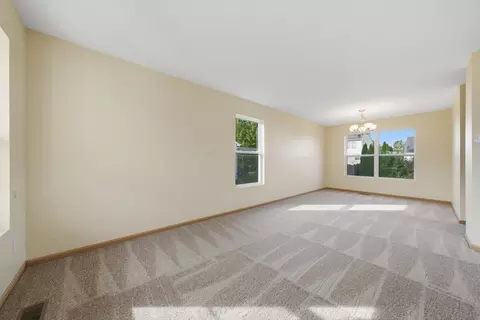 Living - 515 Meadow Ln, Harvard, IL 60033 photo 6 of 11
