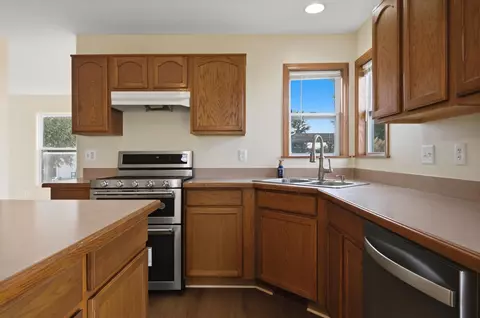 Kitchen - 515 Meadow Ln, Harvard, IL 60033 photo 4 of 4