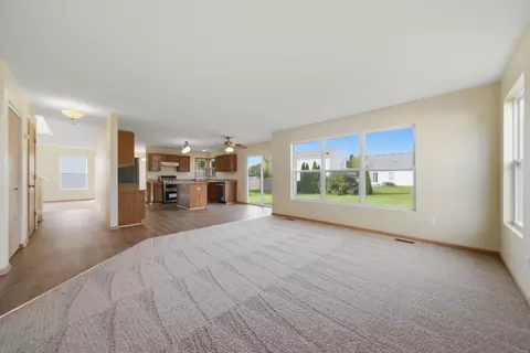 Living - 515 Meadow Ln, Harvard, IL 60033 photo 10 of 11