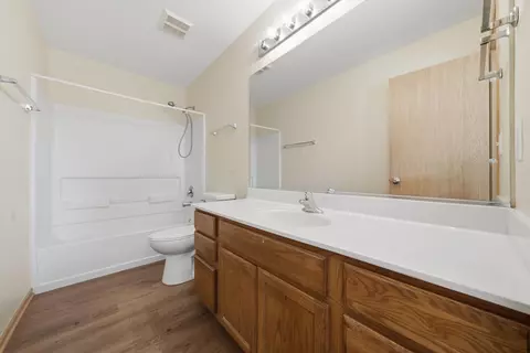 Bath - 515 Meadow Ln, Harvard, IL 60033 photo 4 of 4