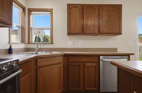 Kitchen - 515 Meadow Ln, Harvard, IL 60033 photo 3 of 4
