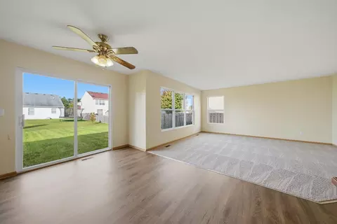 Living - 515 Meadow Ln, Harvard, IL 60033 photo 7 of 11