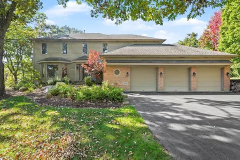 1411 Westwood Trl, Woodstock, IL 60098
