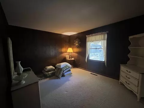 Bedroom - 2183 Wards Mill Rd, Marion, IL 62959 photo 8 of 9