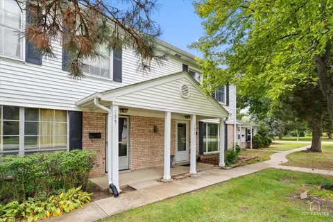 753 Moore Dr #753, Elk Grove Village, IL 60007