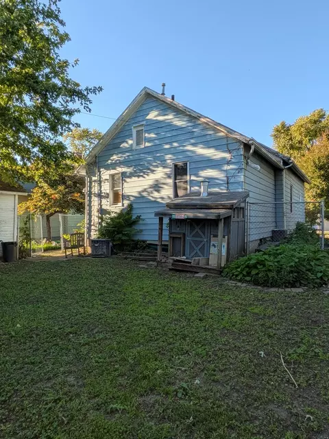 Exterior - 819 E Monroe St, Bloomington, IL 61701 photo 3 of 3