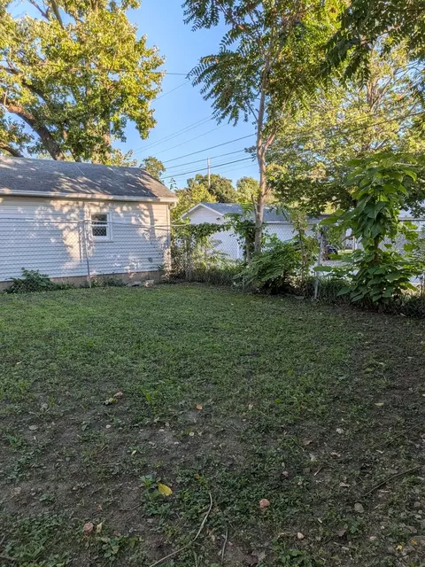 Exterior - 819 E Monroe St, Bloomington, IL 61701 photo 2 of 3