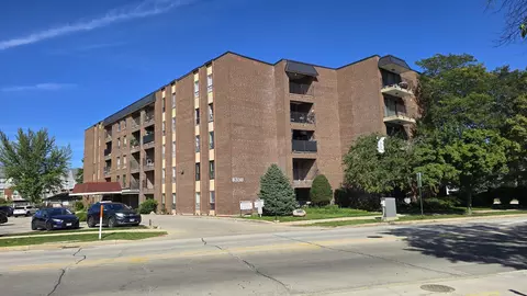 6330 Lincoln Ave #4J, Morton Grove, IL 60053