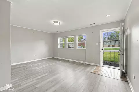 Living - 16236 Spaulding Ave, Markham, IL 60428 photo 2 of 6