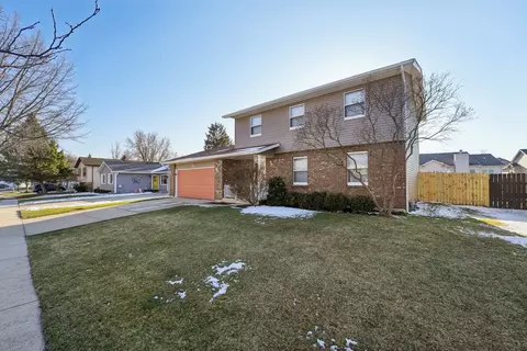 Exterior - 532 Shenandoah Trl, Elgin, IL 60123 photo 2 of 3