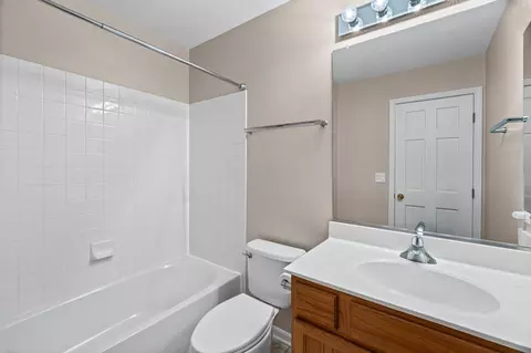 Bath - 1301 Filly Ln, Bartlett, IL 60103 photo 3 of 3