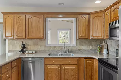 Kitchen - 237 Cedar Ln, Sherrard, IL 61281 photo 4 of 6
