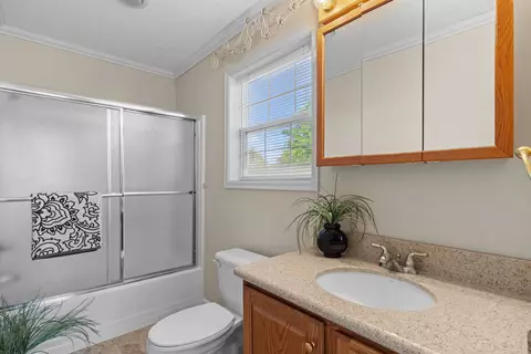 Bath - 237 Cedar Ln, Sherrard, IL 61281 photo 5 of 7