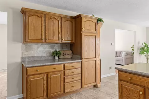 Kitchen - 237 Cedar Ln, Sherrard, IL 61281 photo 5 of 6