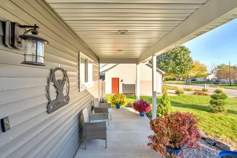 Exterior - 123 E First St, Manteno, IL 60950 photo 2 of 5